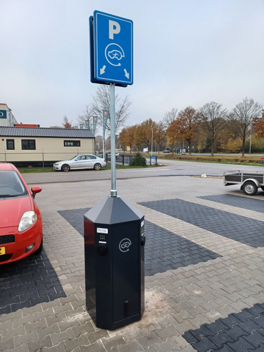 parkeerplaats met laadpaal